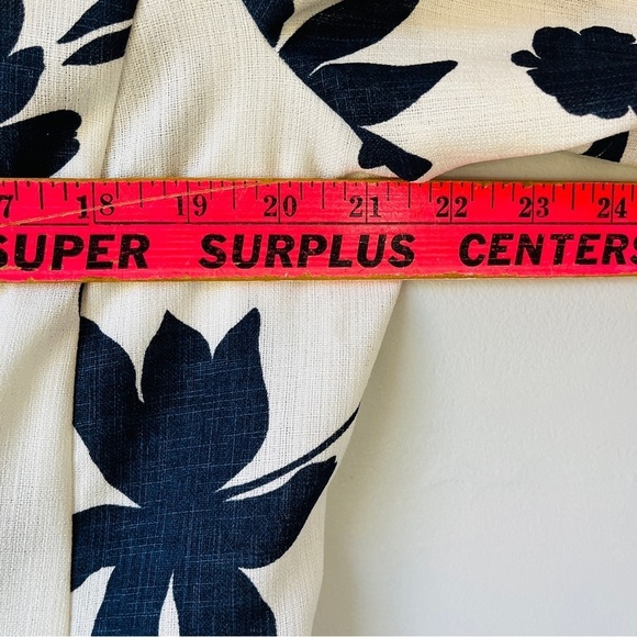 Leslie Belle Petite Navy and White Floral Swing Blazer - Picture 9 of 10